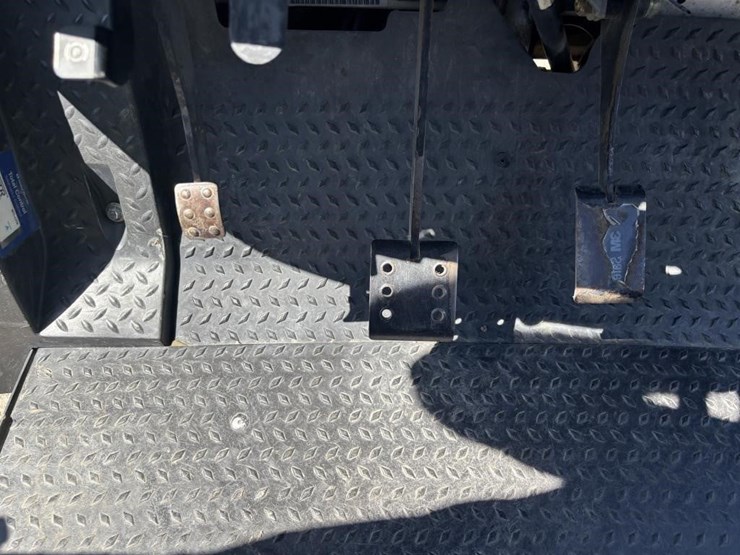 2020-club-car-carryall-1700-image-18