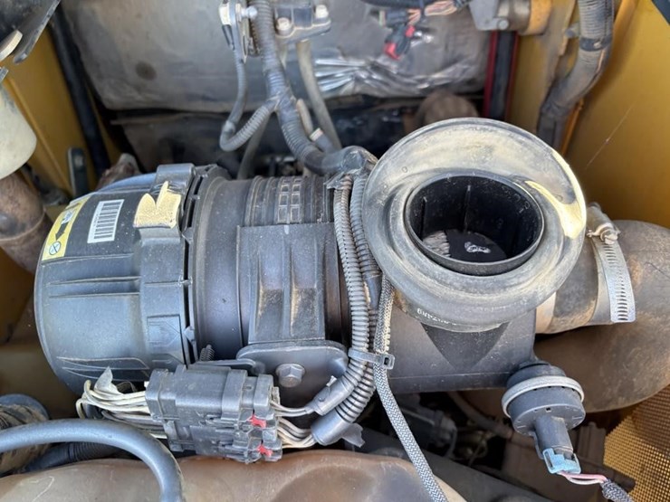 2018-deere-323e-image-33