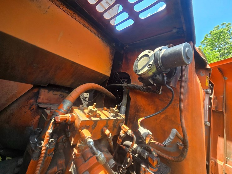hitachi-ex160-lc-image-39