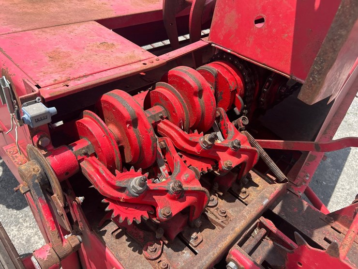 massey-ferguson-12-image-9