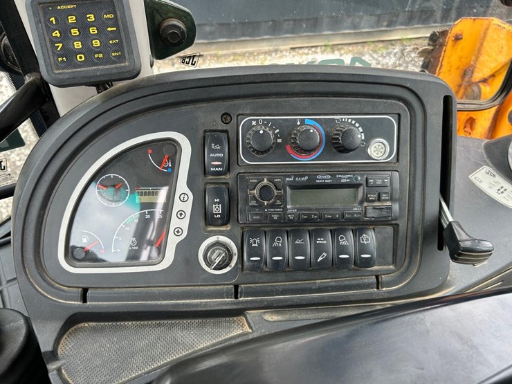 jcb-4cx-image-28