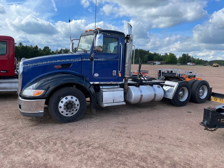 2010-peterbilt-386-image-10