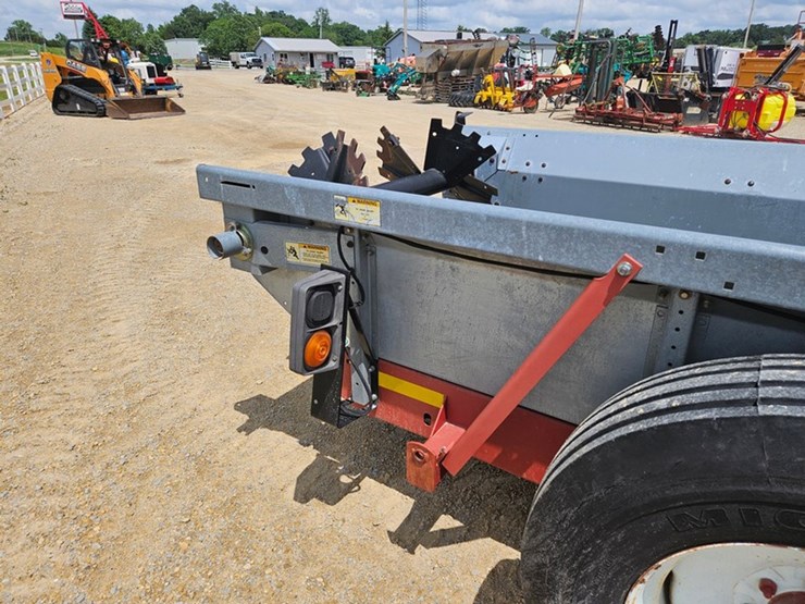 hesston-s180-image-15