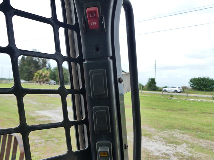 2014-bobcat-s770-image-16