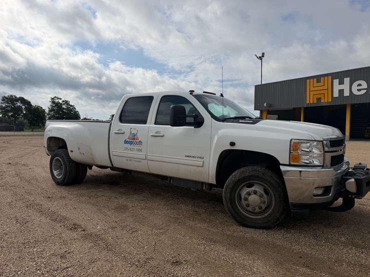2011-chevrolet-silverado-3500-image-2