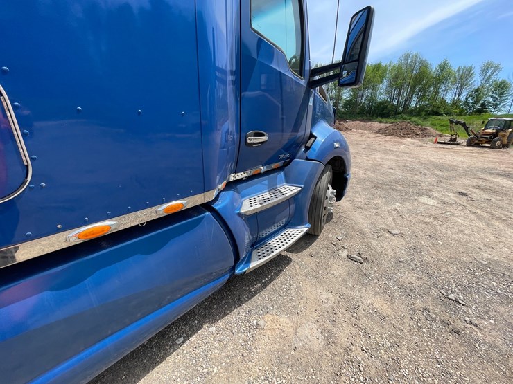 2015-kenworth-t680-image-41