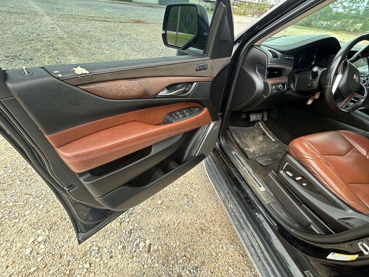 2018-cadillac-escalade-esv-image-31