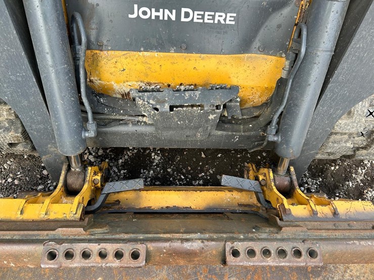 2018-deere-317g-image-10