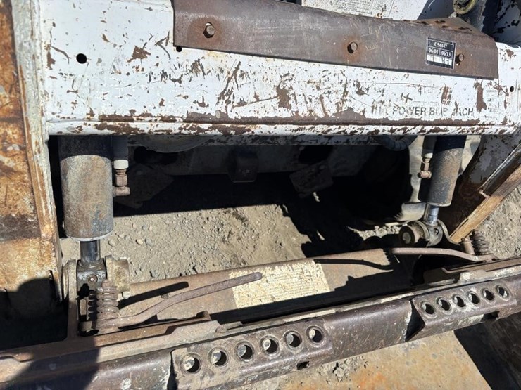 2005-bobcat-t180-image-14