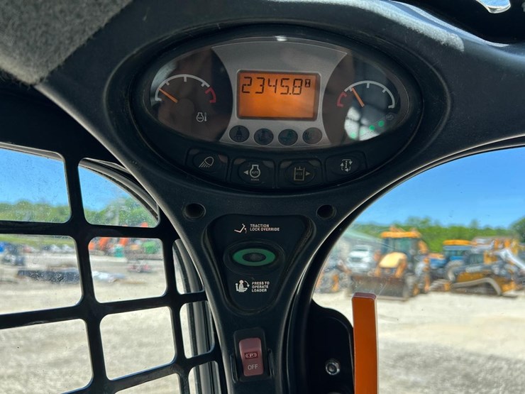 2022-bobcat-t770-image-25