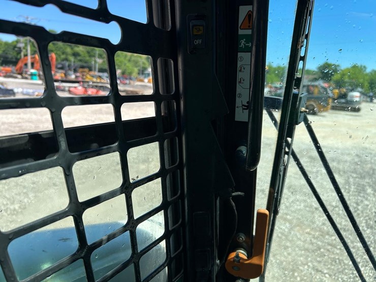 2021-bobcat-t770-image-25