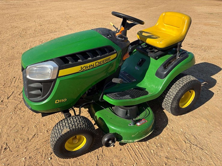 2016-john-deere-d110-image-1