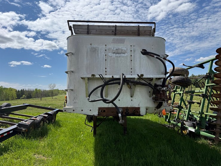 #468-•-1979-easton-pusher-28'-semi-pusher-trailer-(has-wi-title)-(stanley,-wi)-image-2