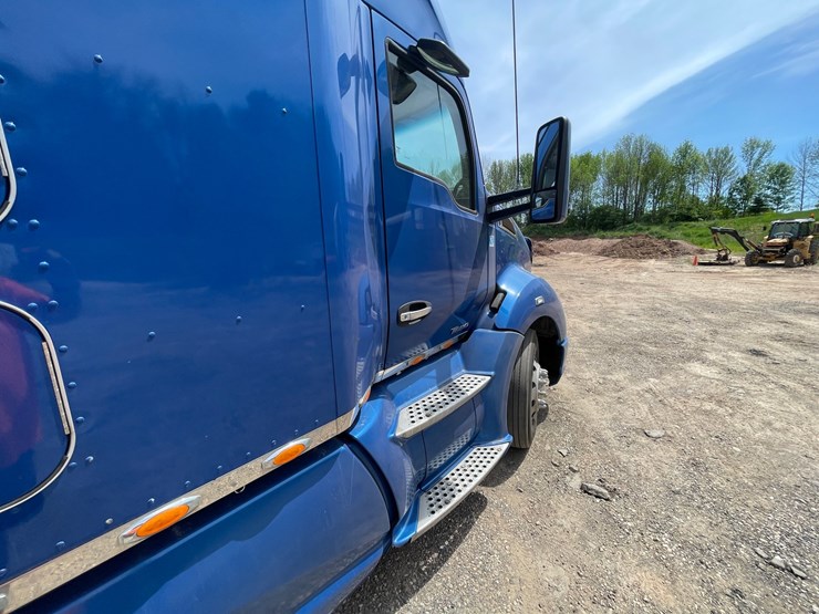 2015-kenworth-t680-image-42