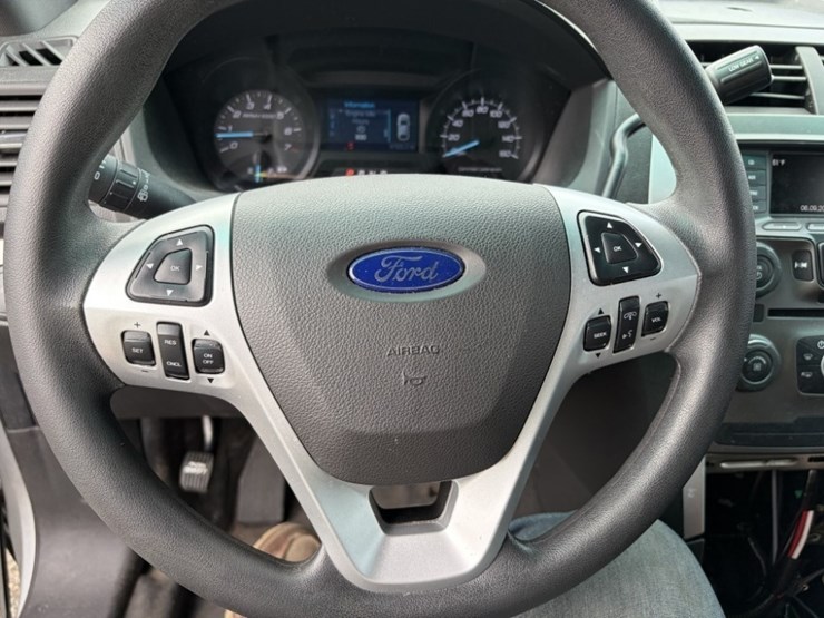 2015-ford-explorer-image-31