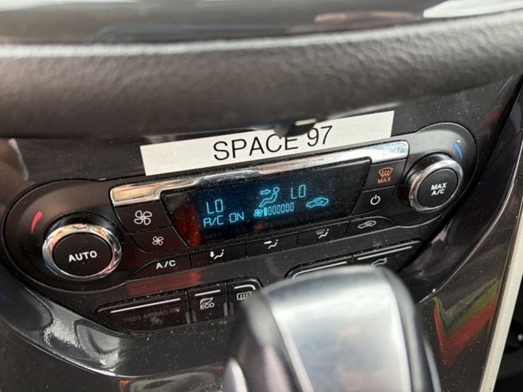 2016-ford-c-max-sel-hybrid-sedan-image-30