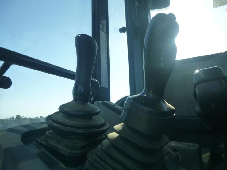 2005-deere-624j-image-16