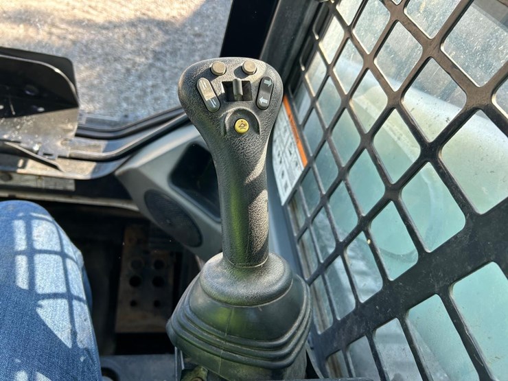 2019-bobcat-t740-image-20