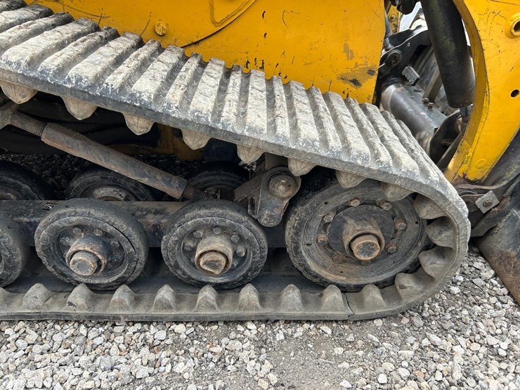 caterpillar-247b-image-13