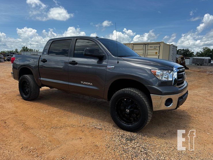 2011-toyota-tundra-image-6