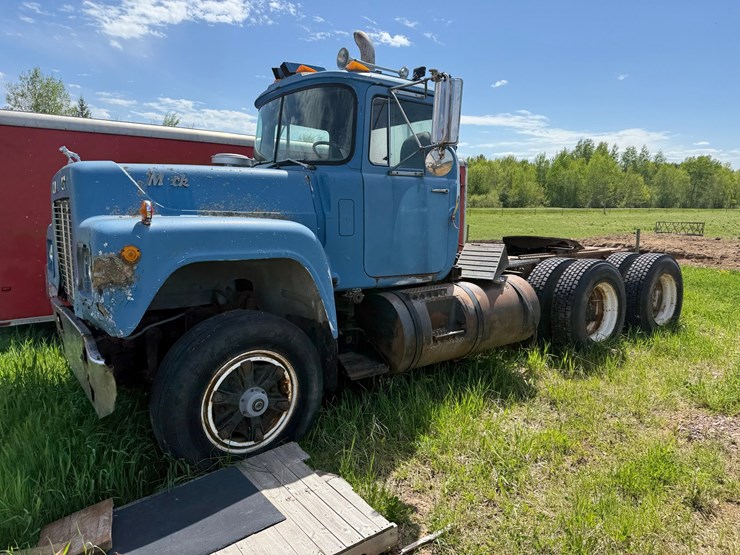 1984-mack-r686st-image-10
