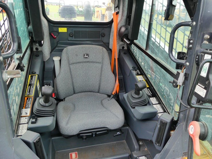 2023-deere-331g-image-13