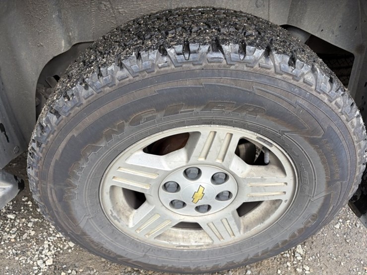 2010-chevrolet-tahoe-image-21