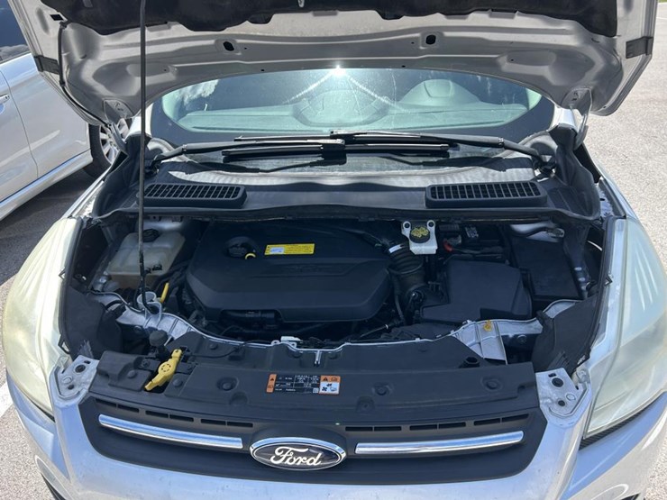 2015-ford-escape-se-image-14