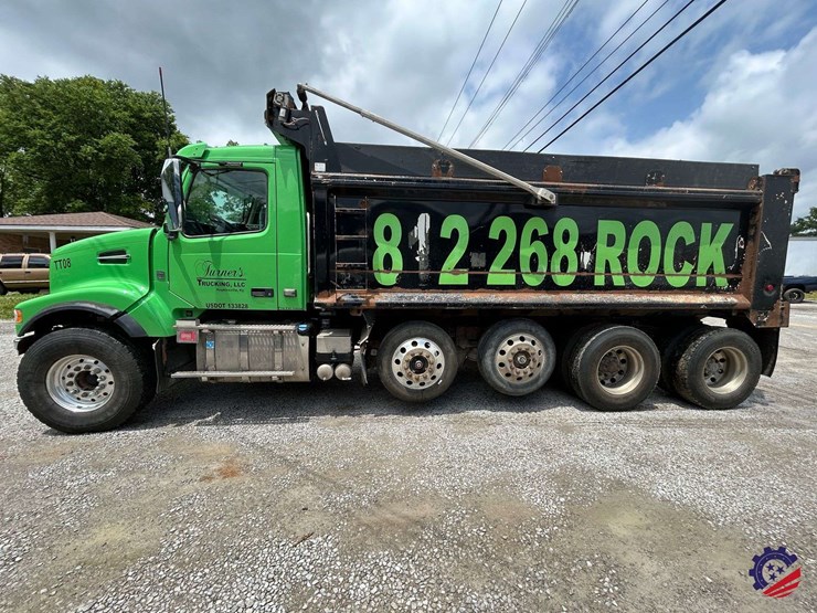 2016-volvo-vhd104b200-image-2