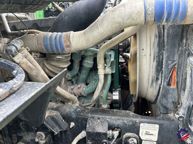 2016-volvo-truck-vhd-quad-axle-dump-truck-image-94