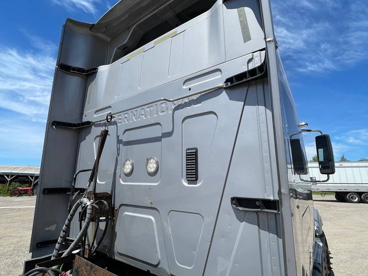 #304-•-2016-international-semi-tractor-(has-wi-title)-(denmark,wi)-image-41