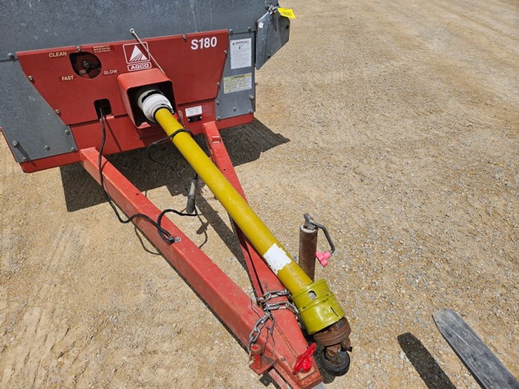 hesston-s180-image-10