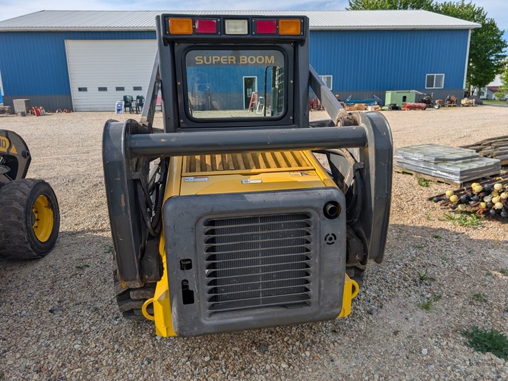 #5454-•-new-holland-160-skid-loader-image-3