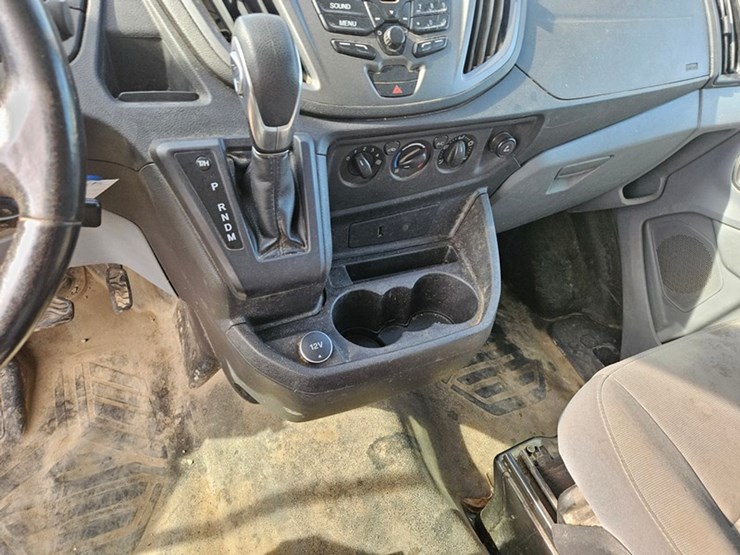 2017-ford-cargo-image-28