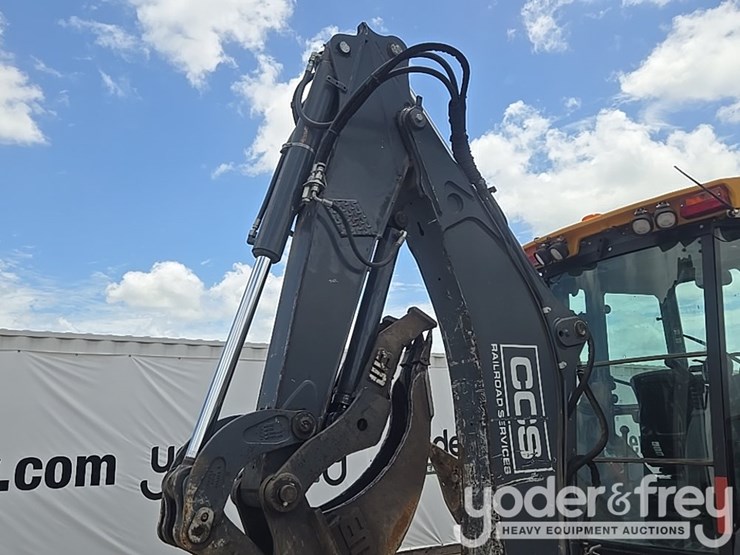 2020-deere-310sl-image-34