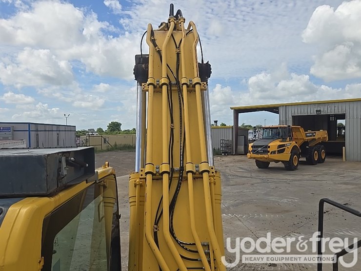 2017-komatsu-pc210-lc-11-image-33