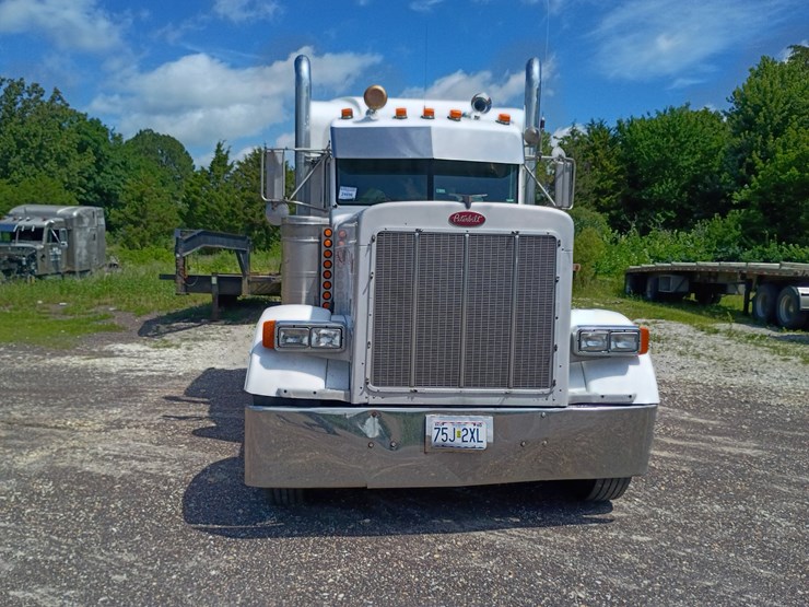 1998-peterbilt-379-image-17