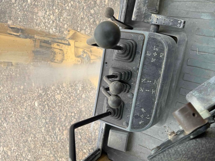 cat-426l-backhoe-image-10