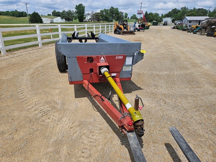 hesston-s180-image-8