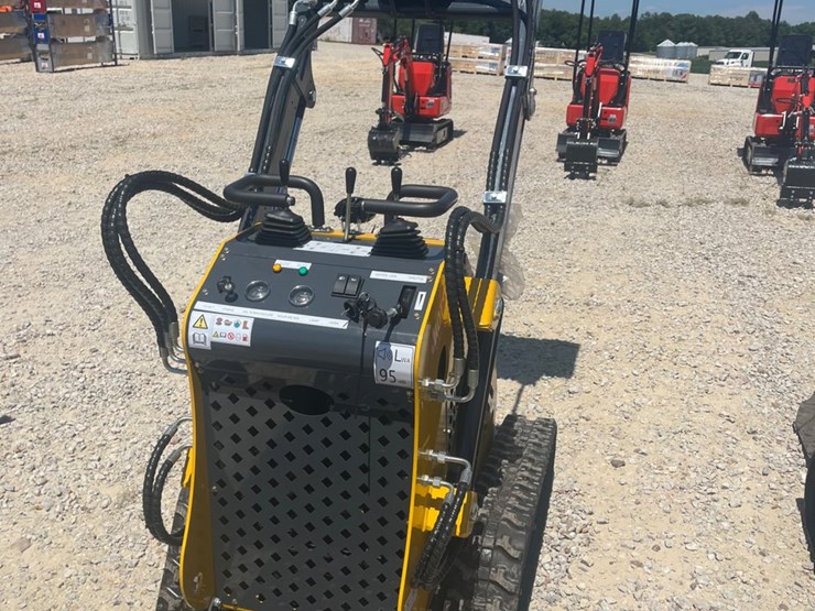 #106-•-skid-steer-loader-ssl60-image-9