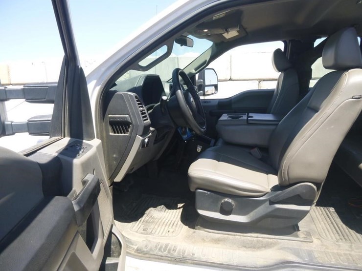 2017-ford-f350-image-8