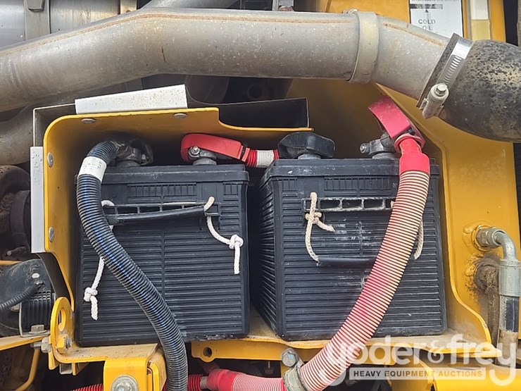 2011-deere-772g-image-39
