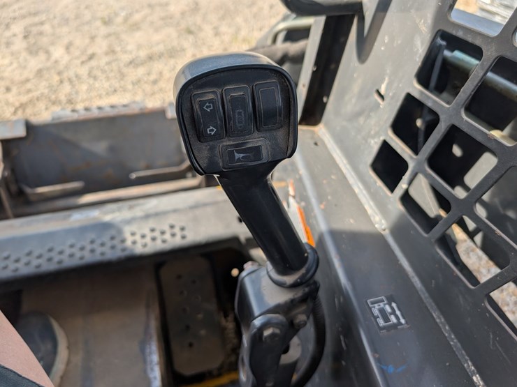 #5454-•-new-holland-160-skid-loader-image-18