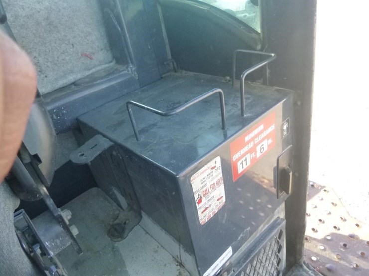 2005-deere-624j-image-18