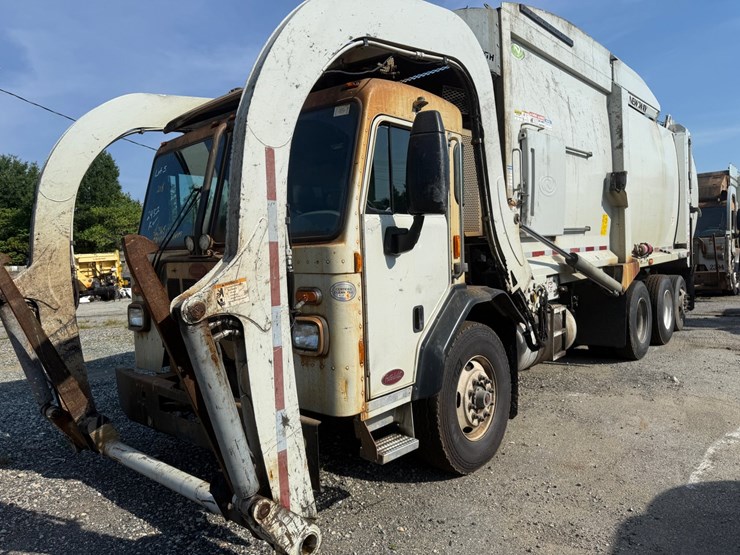#5-•-2018-peterbilt-mammoth-front-loader-image-4