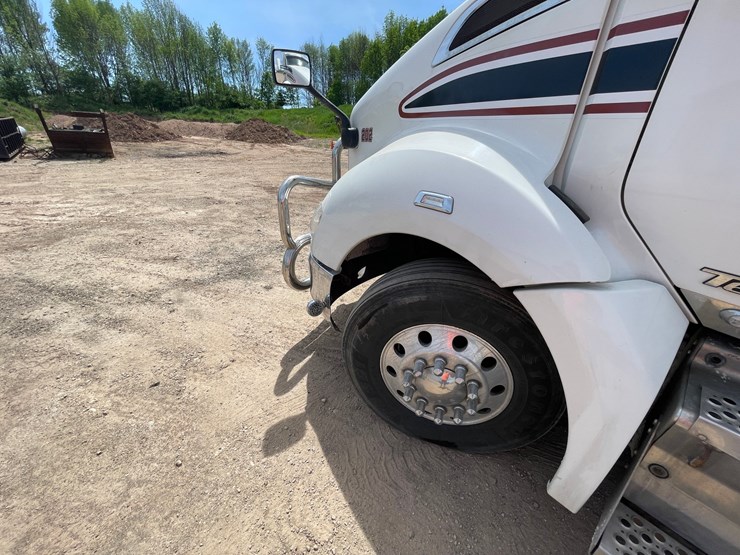 2016-kenworth-t680-image-9