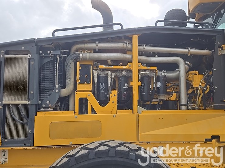 2011-deere-772g-image-40