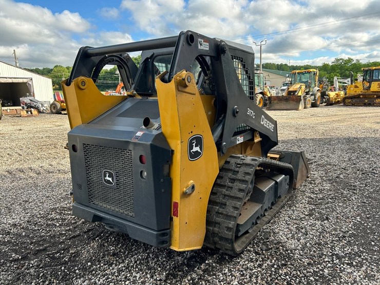 2018-deere-317g-image-4