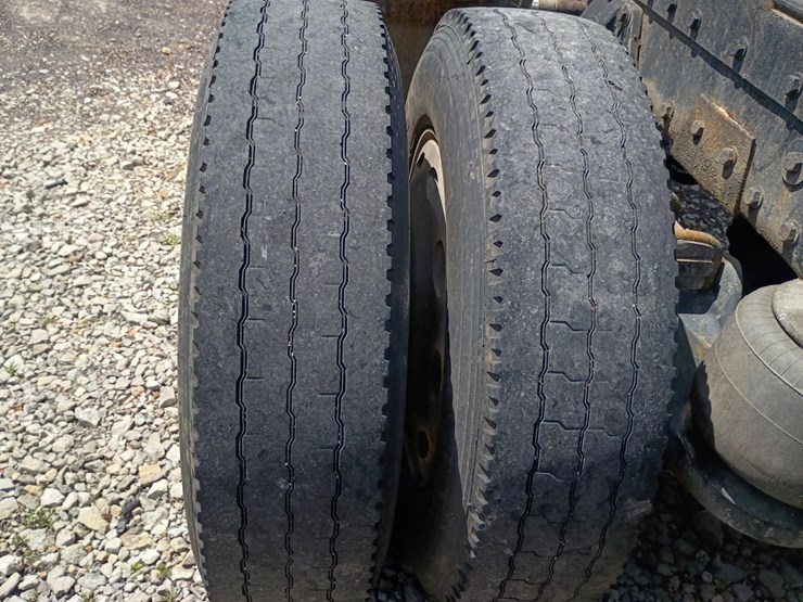 1998-peterbilt-379-image-93