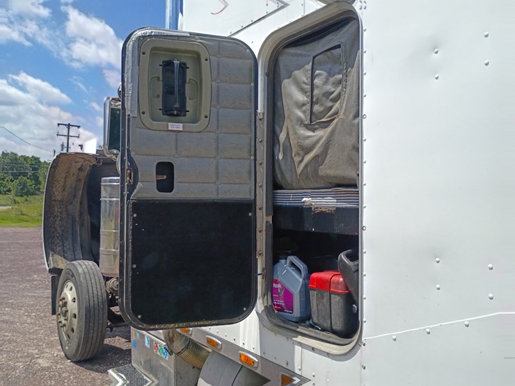 1998-peterbilt-379-image-85